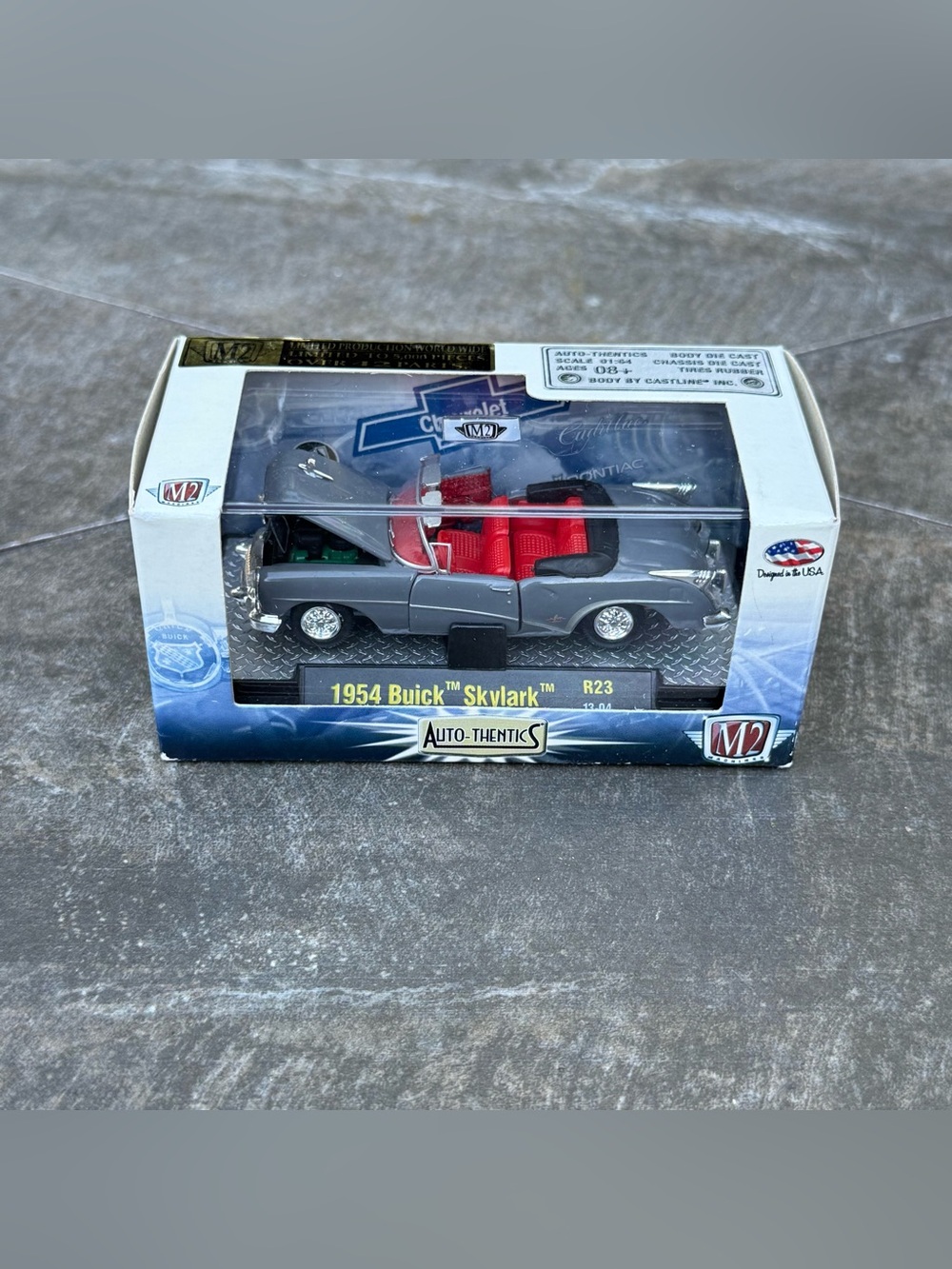 M2 Machines 1955 Buick Skylark Die-cast NEW